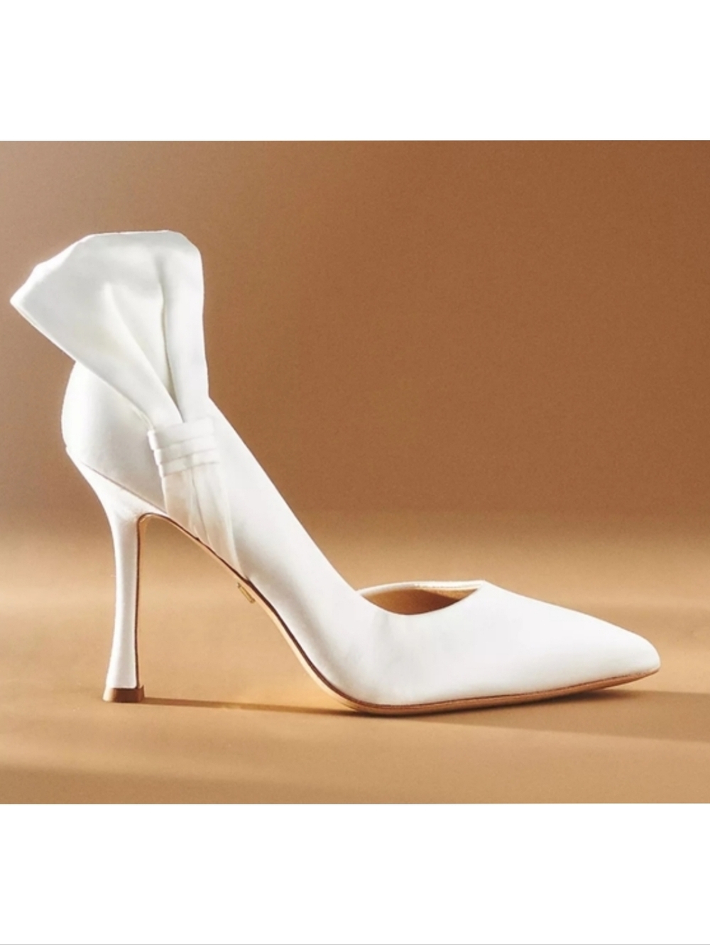 EUC Badgley Mischka Alejandra Pointed Toe Pumps, Size 6